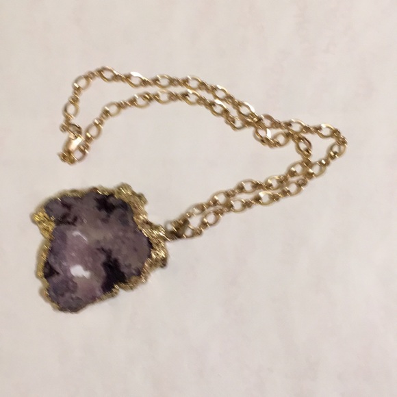 Agate stone, gold tone trim, 16” gold tone chain😍 - Picture 6 of 8